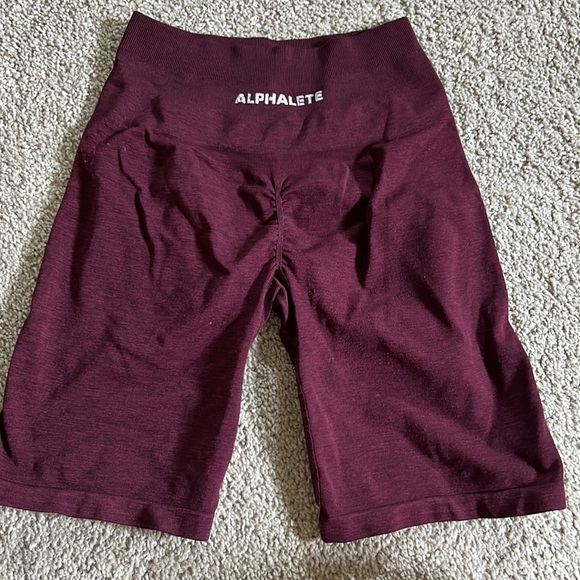 Alphalete amplify biker shorts 7” black cherry - Picture 3 of 4